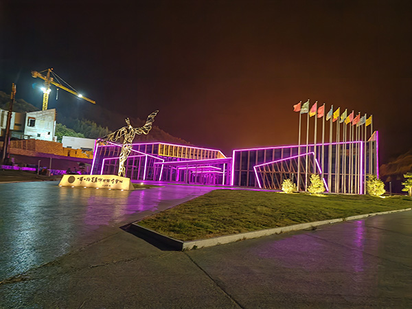 城市亮化是现代城市建设的重要组成部分，它不仅可以美化城市的夜景，还能提升城市的整体形象。随着科技的不断进步，城市亮化也得到了更多的关注和创新。本文将介绍一些关于城市亮化的创意和技术，帮助读者了解安定城市亮化的重要性以及如何进行安定城市亮化的规划和实施。